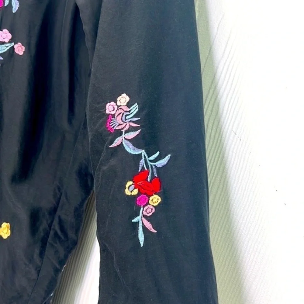 Zara - Premium Denim Collection Black Embroidered Floral Button Down Size S
